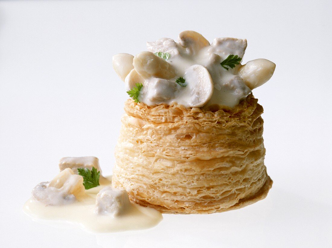Vol-au-vent with white asparagus & mushrooms