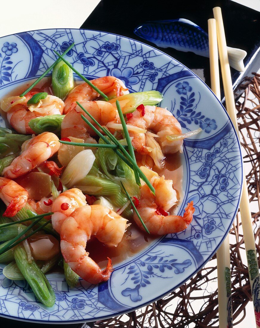 Shrimps and spring onions in chili sauce