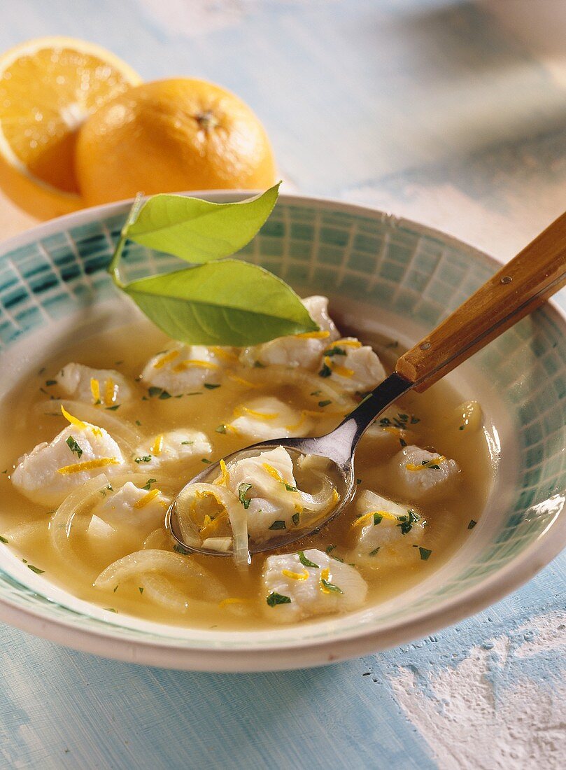 Andalusische Fischsuppe mit Seeteufelfilet