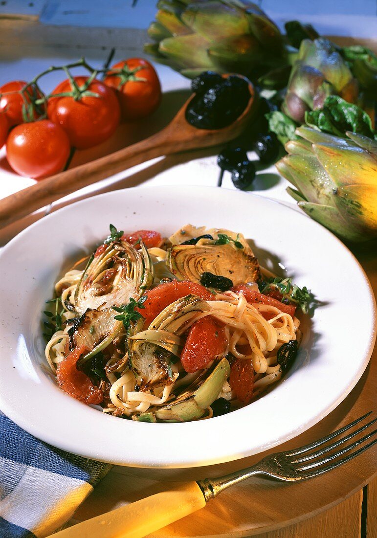Fettucine ai carciofi (Bandnudeln mit Artischocken & Tomaten)