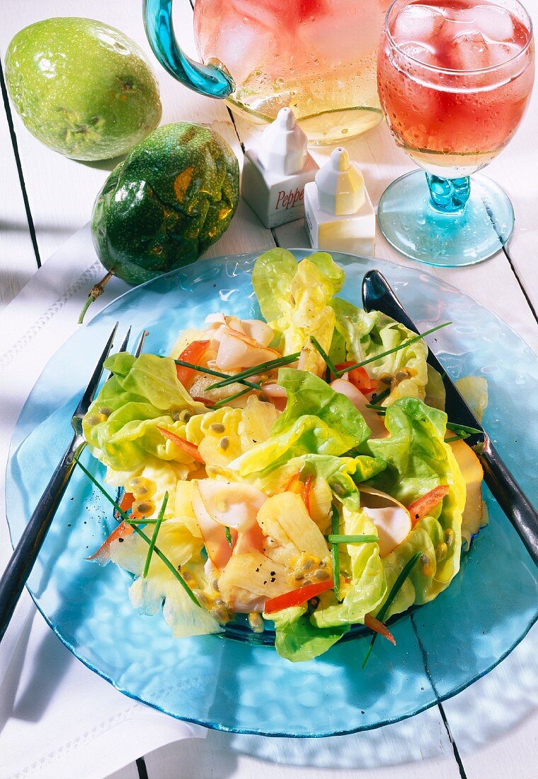 Kopfsalat mit Schinken, Ananas und Maracujadressing