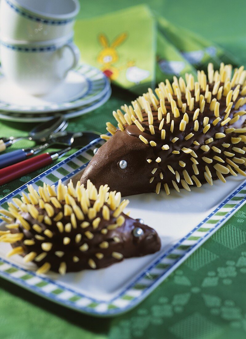 Schoko-Igel mit Mandelsplittern