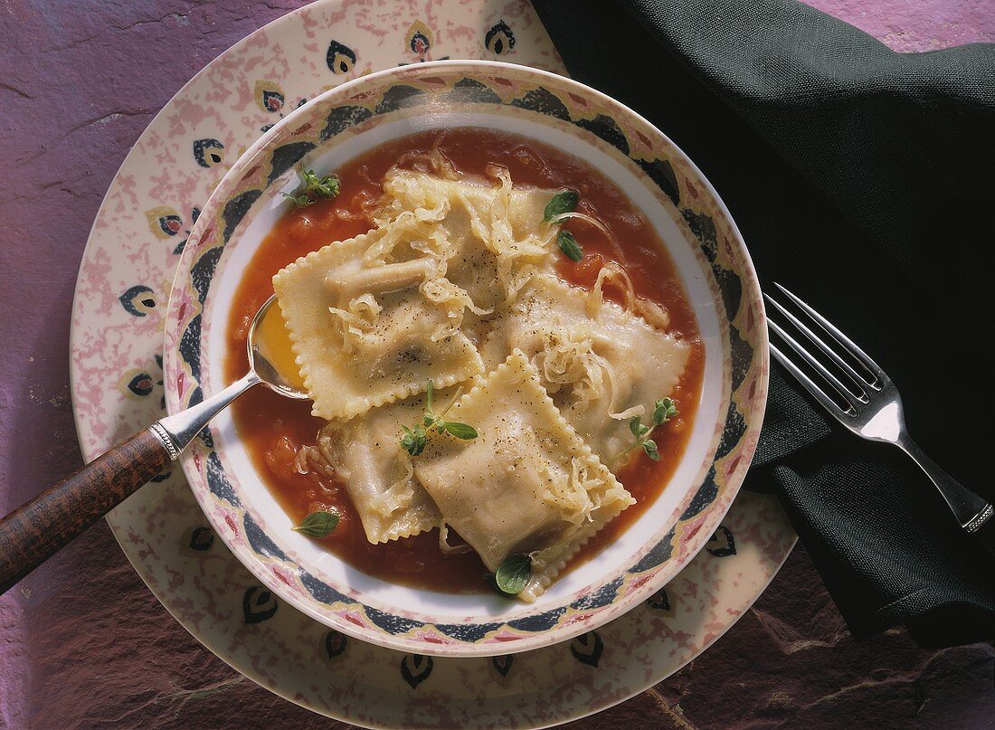 Tomatensuppe mit Maultaschen