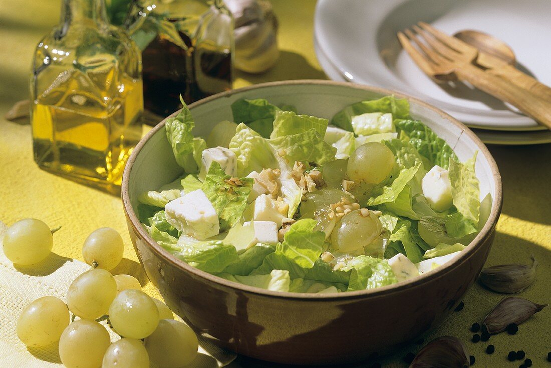 Romana al Gorgonzola (romaine lettuce with grapes & gorgonzola)