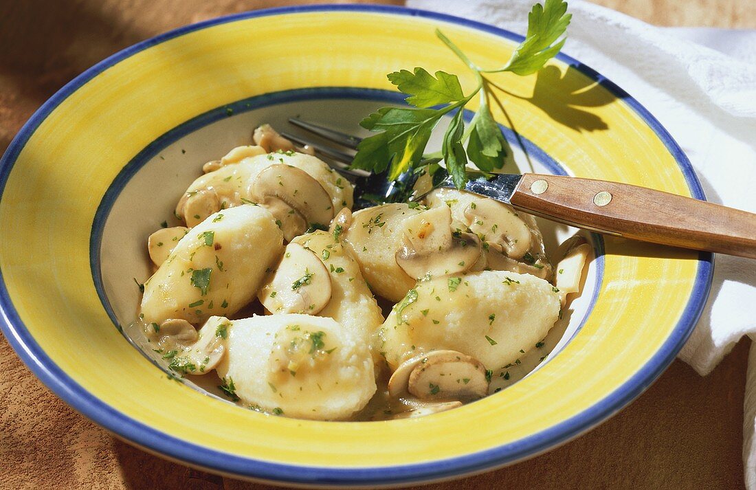 Kartoffelgnocchi mit Champignons (Gnocchi con funghi)