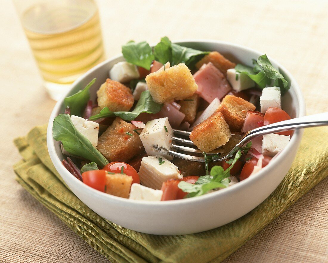 Bread & cheese salad with sausage & cocktail tomatoes