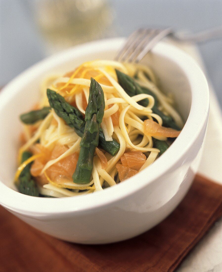 Tagliolini al salmone (Ribbon pasta with salmon & asparagus)