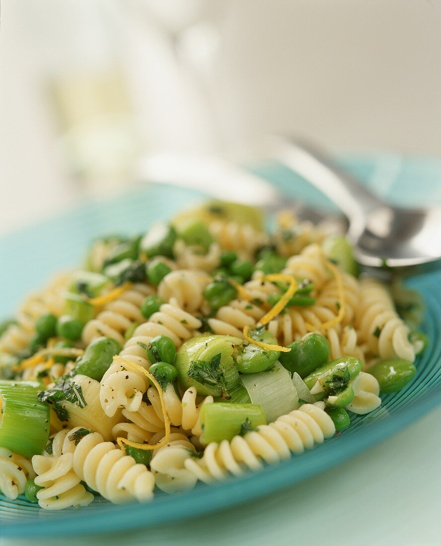 Pasta con le fave (Pasta spirals with broad beans & leeks)