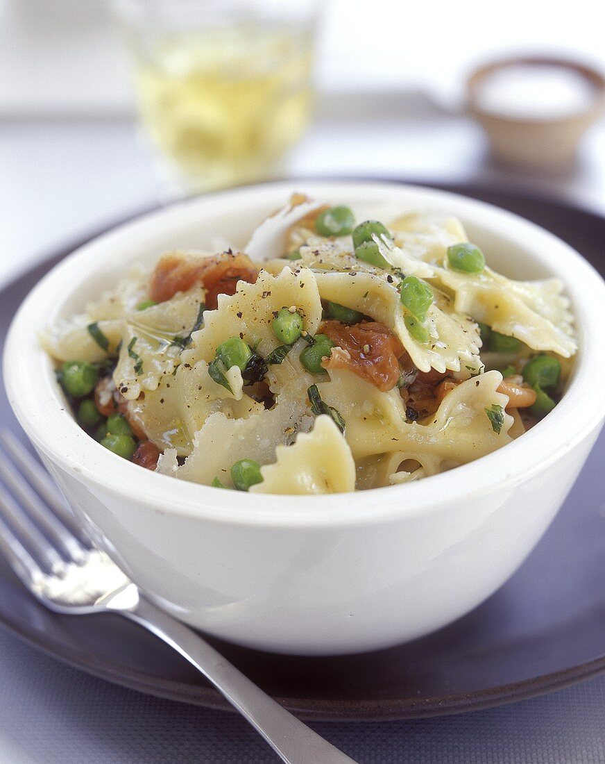 Farfalle alla contadina (Nudeln mit Speck & Erbsen, Italien)