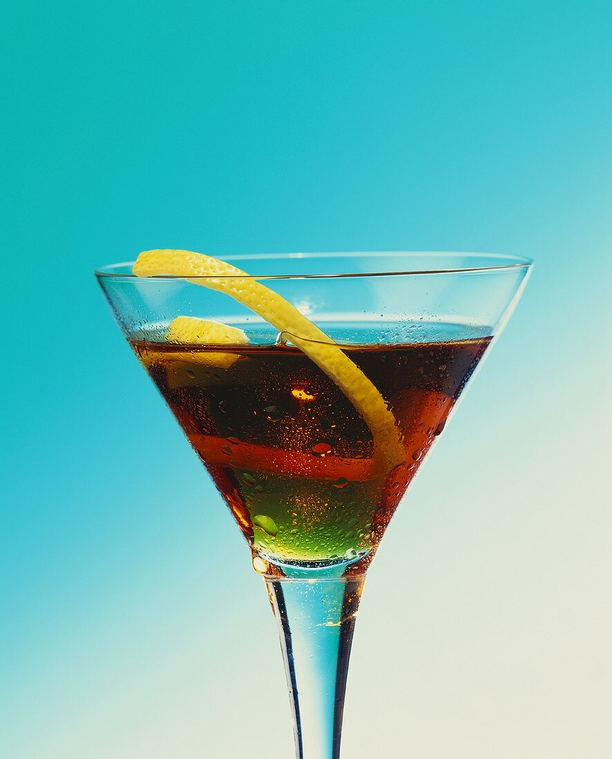 Bobby Burns (Cocktail mit Whisky und Vermouth) im Glas