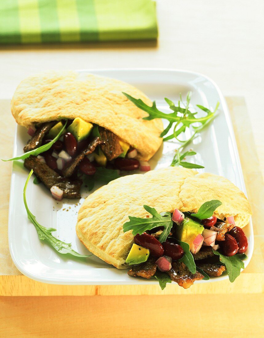 Pita breads filled with warm meat & vegetable salad (spicy)