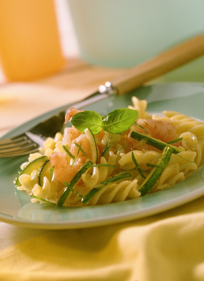 Pasta con gli scampi (Pasta with shrimps and courgettes)