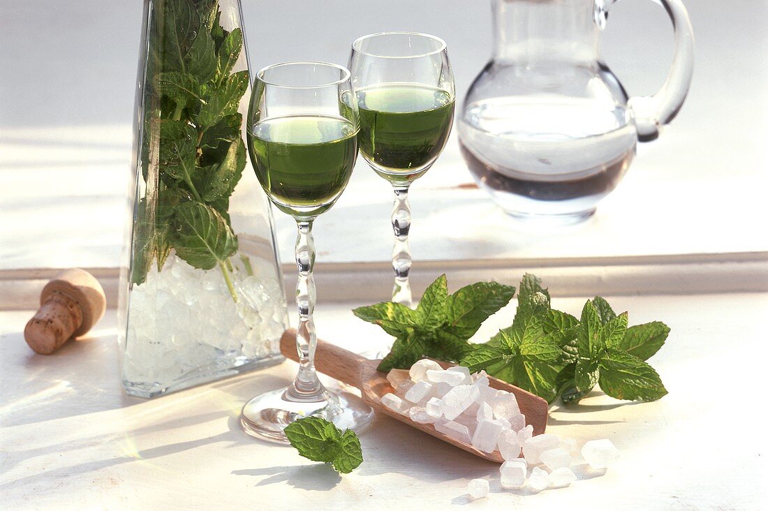 Peppermint liqueur and ingredients