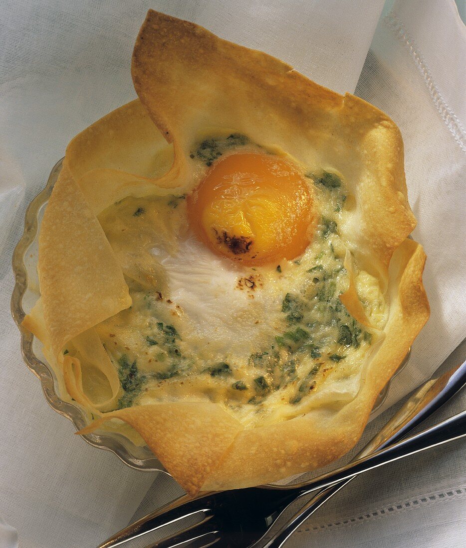 Egg in nest (egg in pastry case, seasoned)