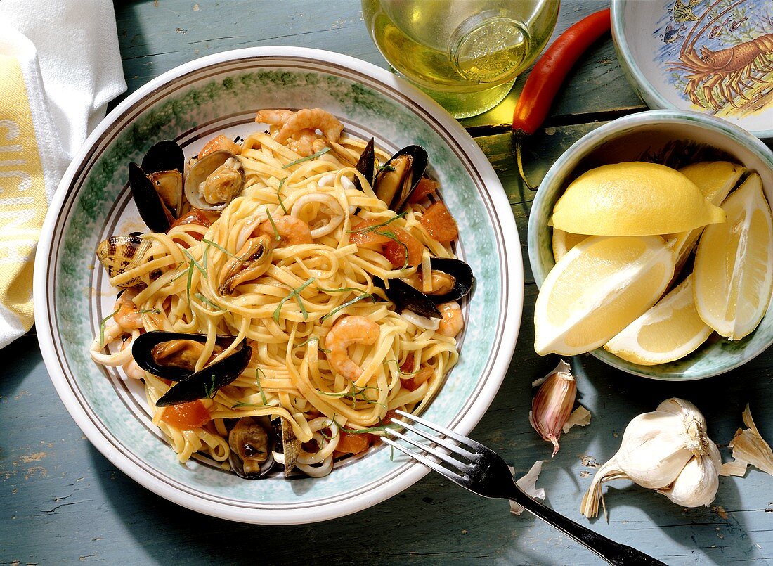 Bavette ai frutti di mare (ribbon pasta with seafood)