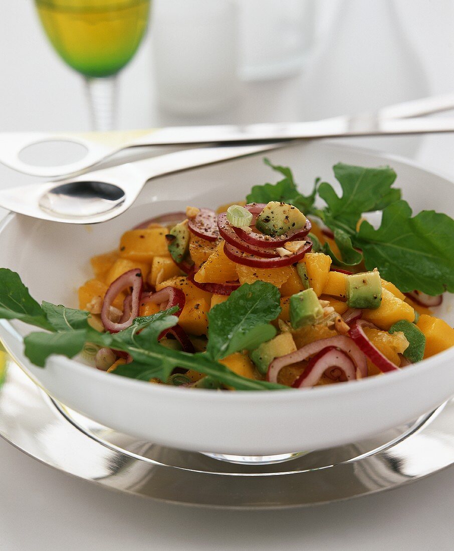 Avocado salad with mango, rocket and red onions