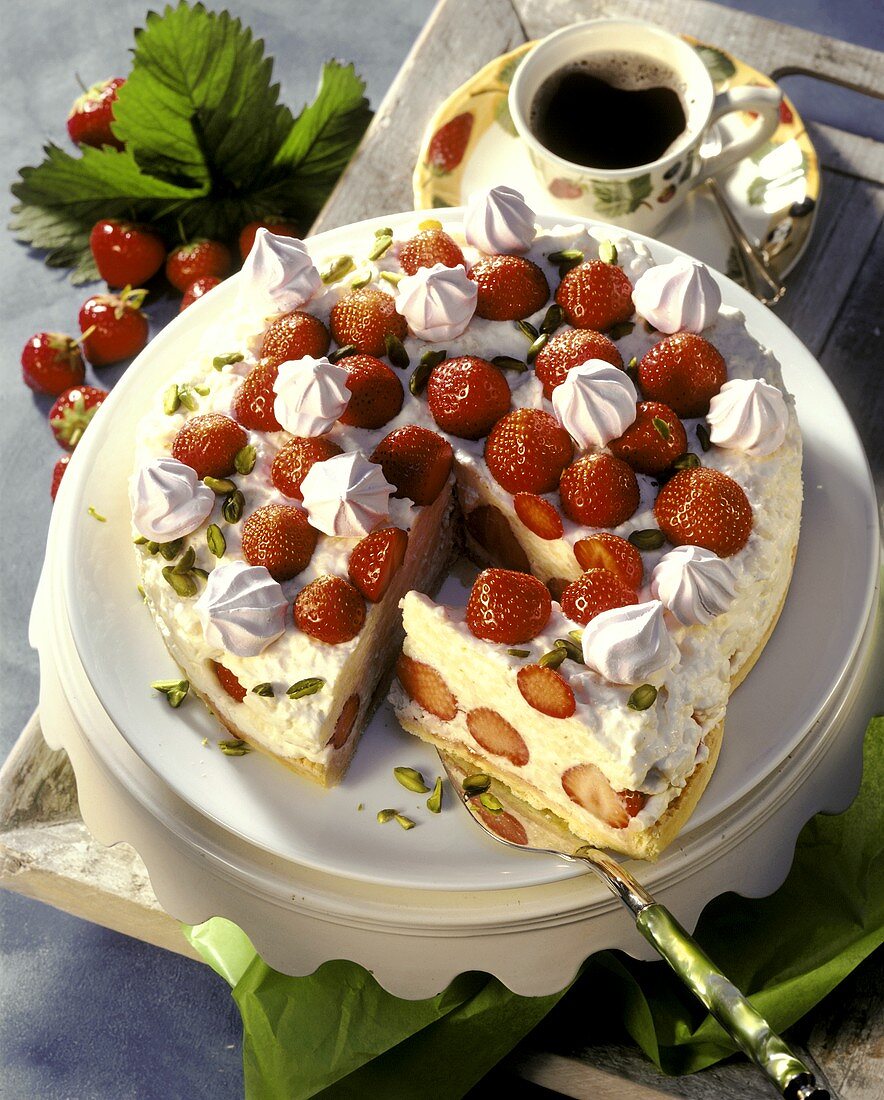 Rice cream gateau with strawberries