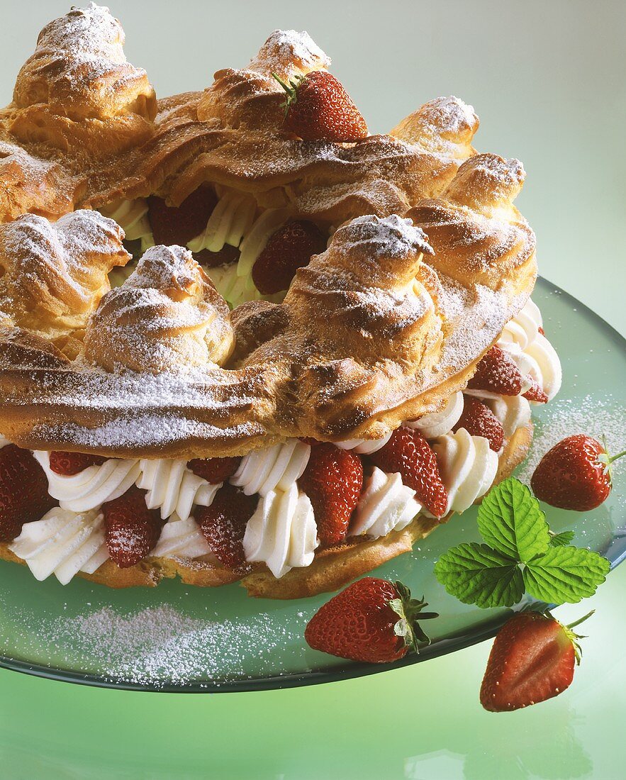 Strawberry gateau with choux pastry