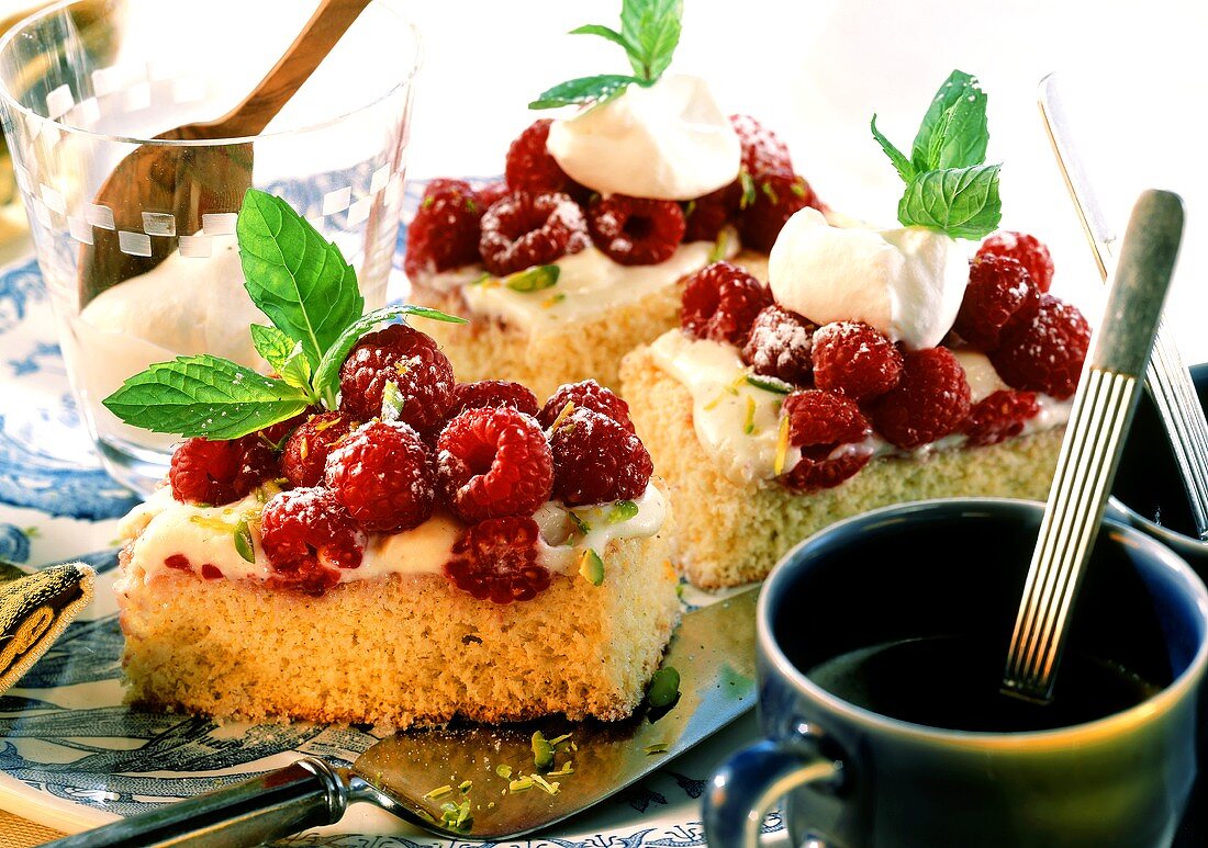 Tray-baked raspberry sponge cake