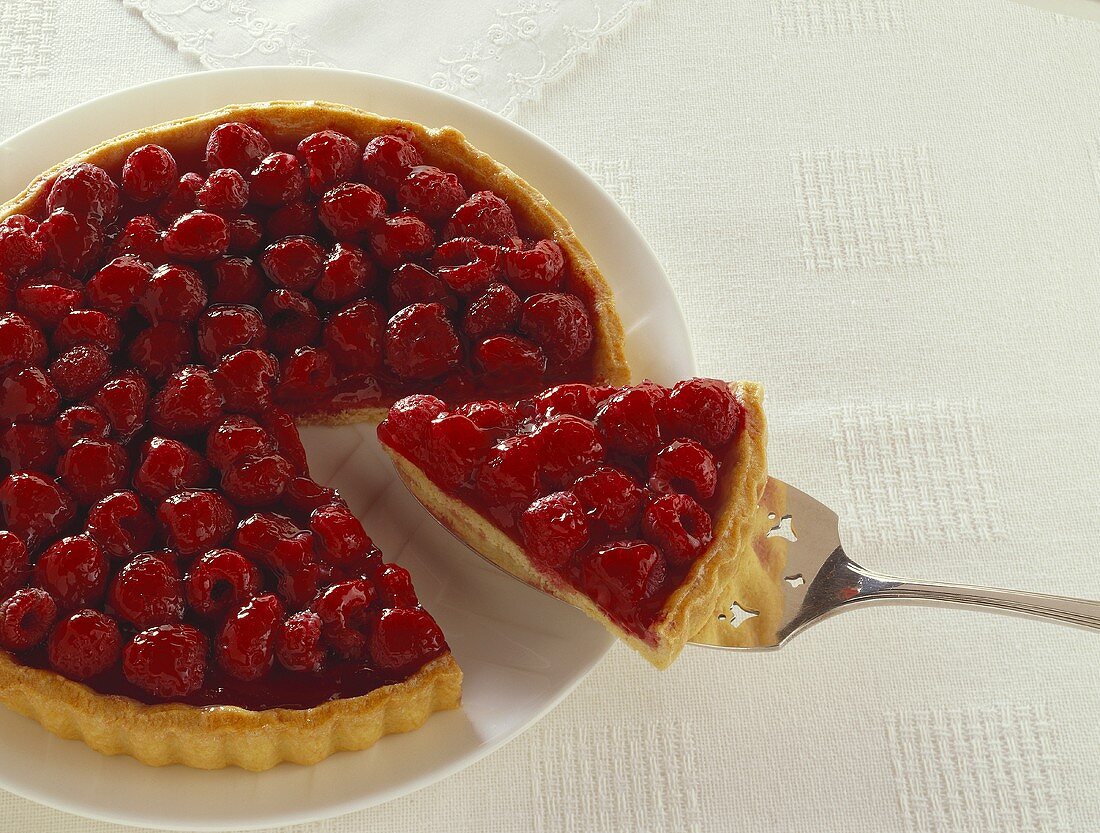 Himbeerkuchen, ein Stück auf Heber