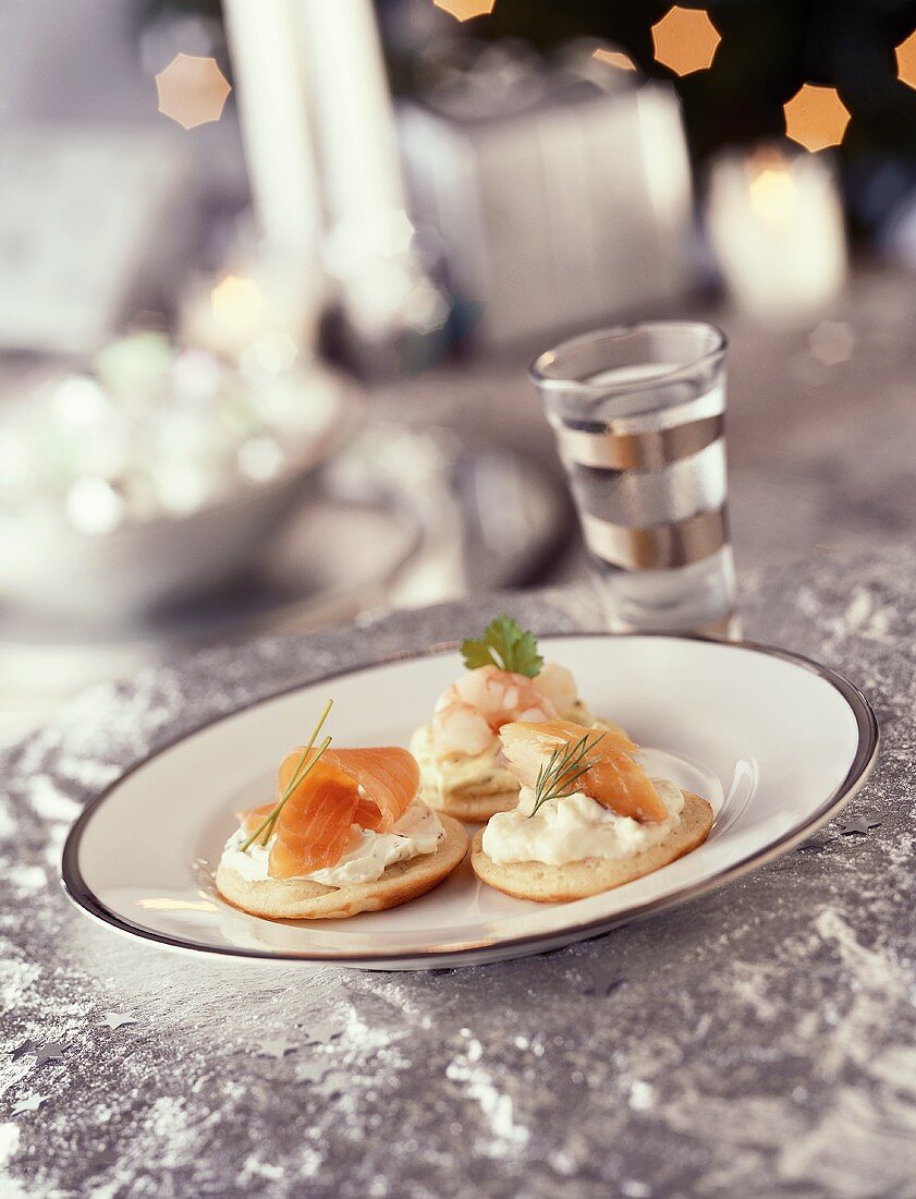 Blinis with crème fraiche and fish, with vodka