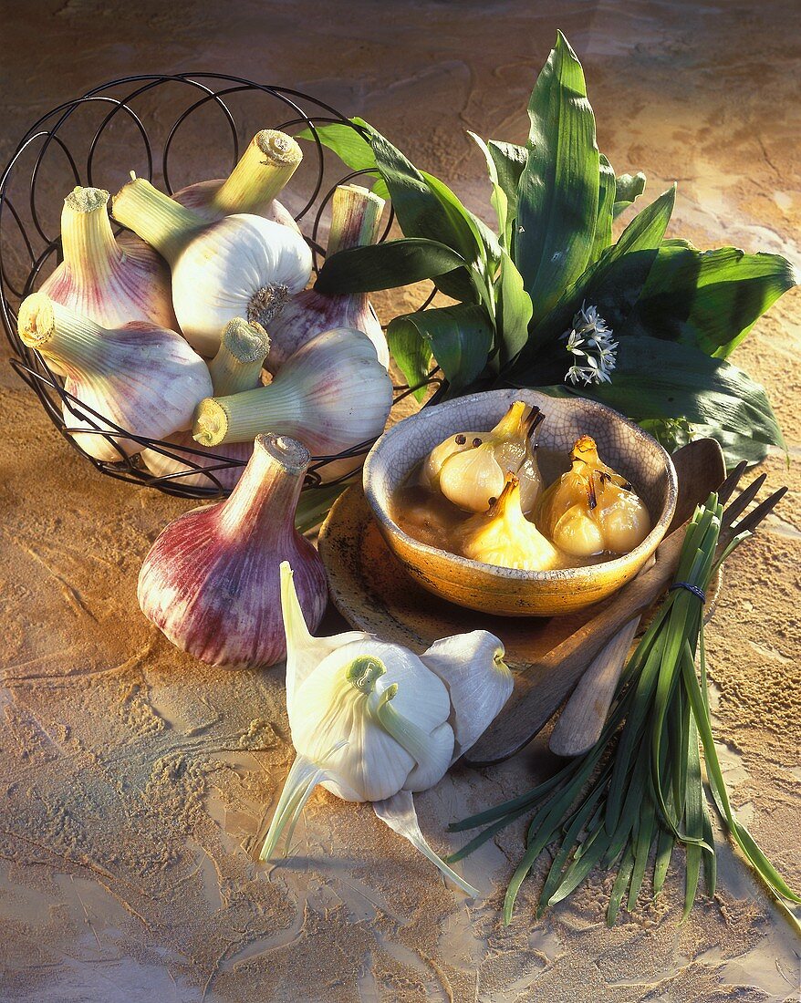 Garlic in sherry honey, beside ramsons and garlic