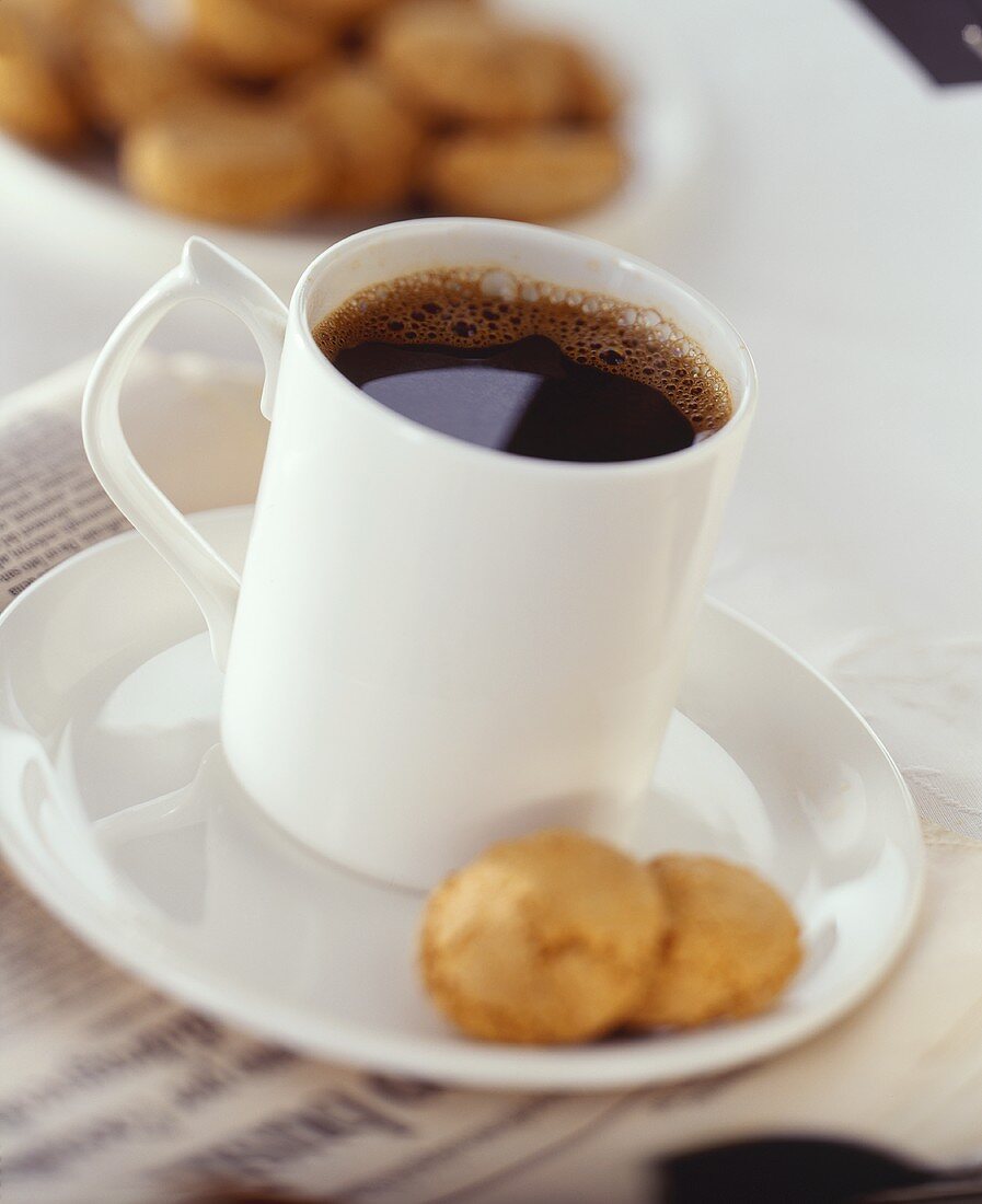 Tasse Kaffee und Plätzchen