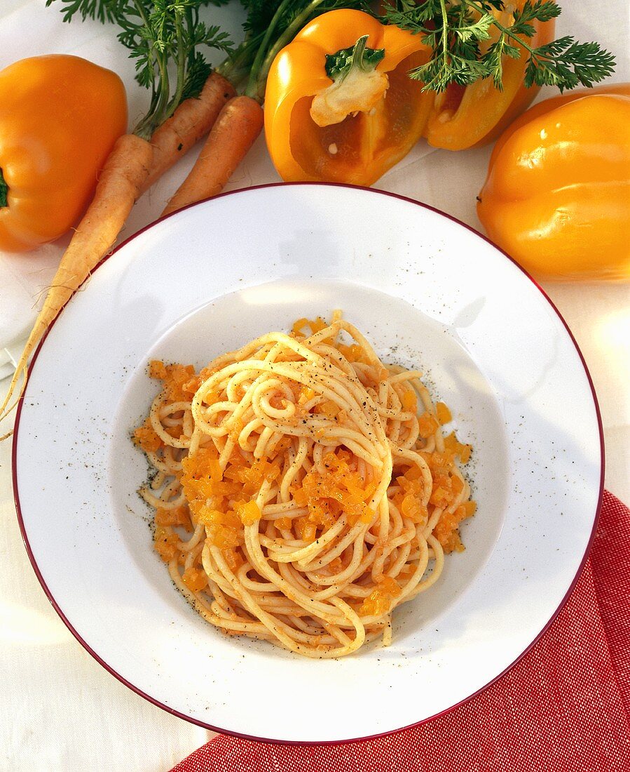 Pasta arancione (Spaghetti mit Paprika-Möhren-Sauce)