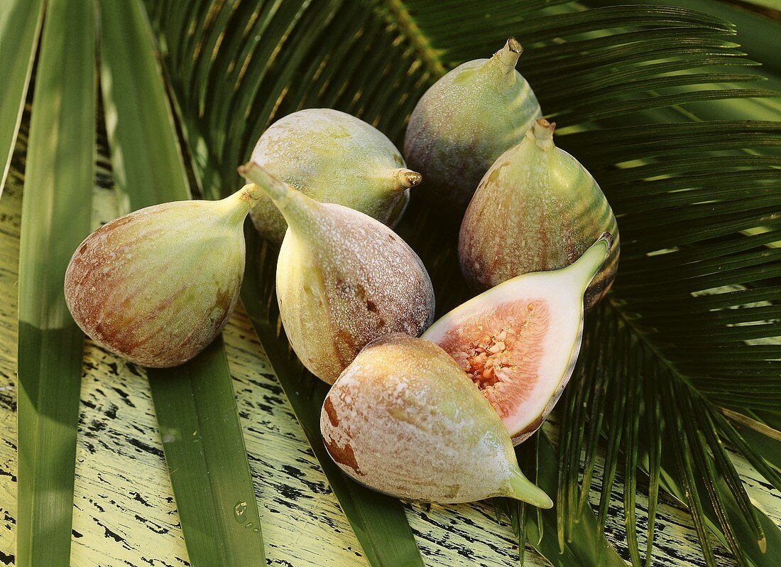 Several figs, whole and cut