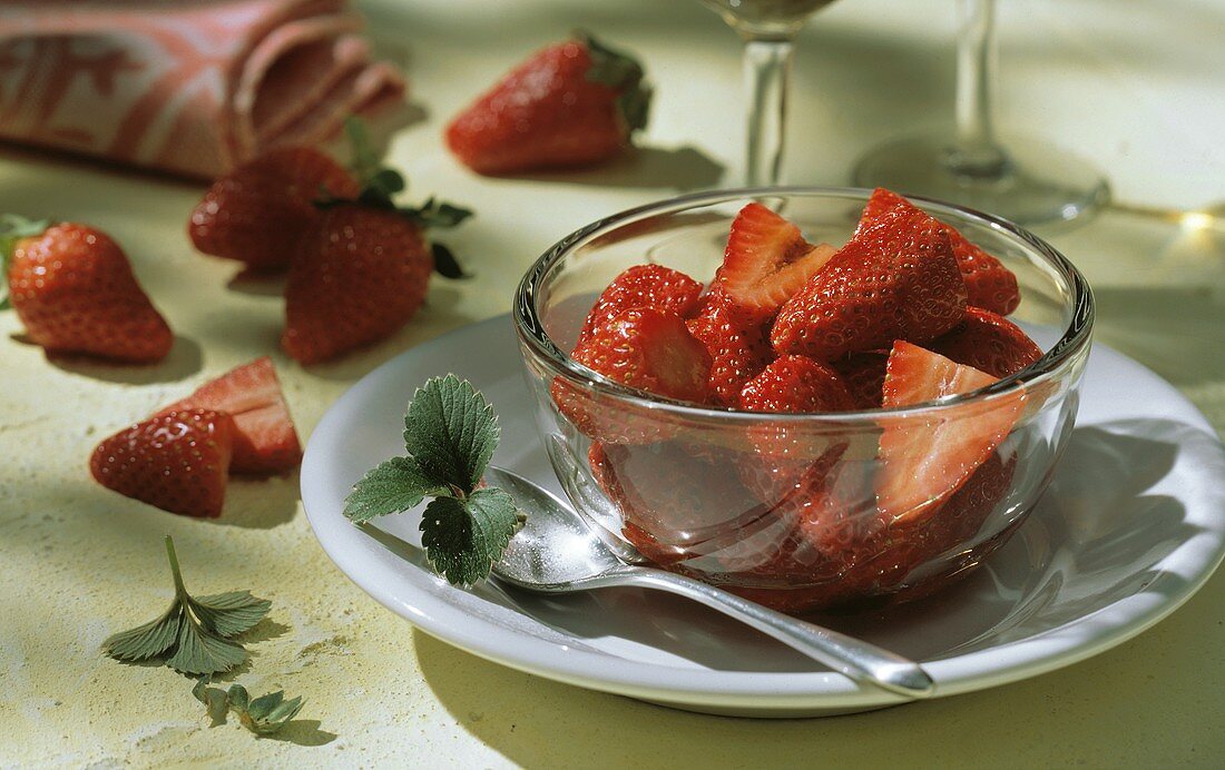 In Essig marinierte Erdbeeren