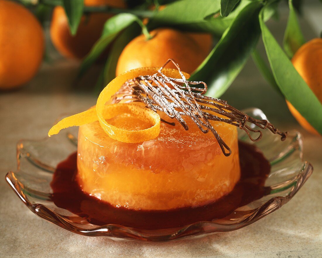 Orange tartlet with grapefruit on red fruit sauce