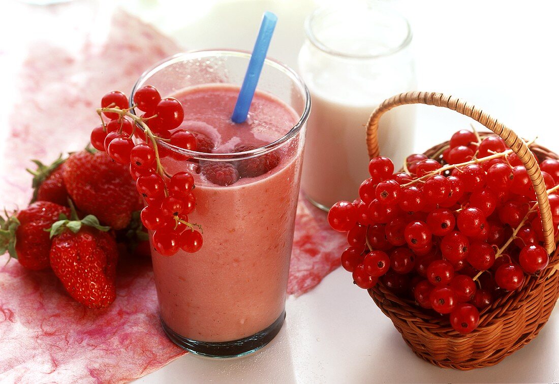 Drinking yoghurt (strawberry, raspberry & redcurrant)