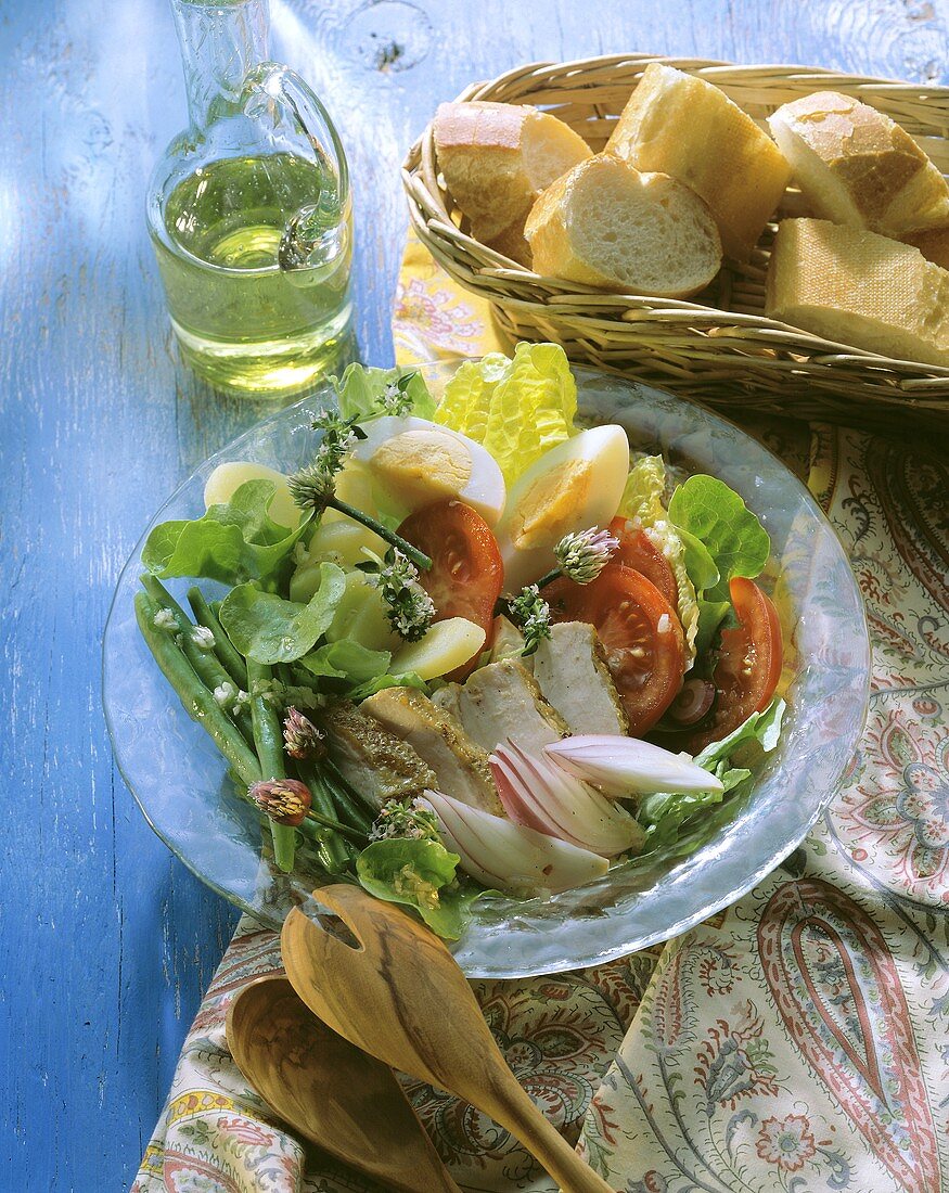 Gemischter Salat mit Hühnerbrustfilets