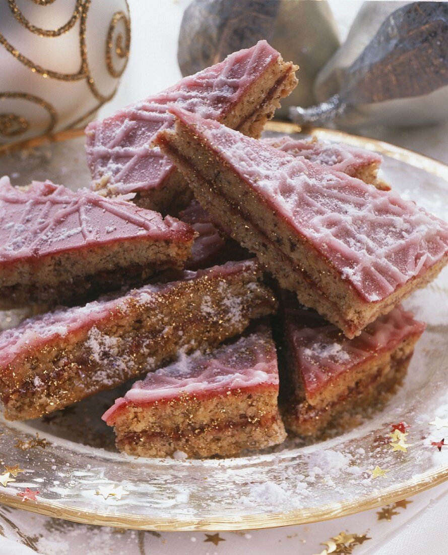 Marmeladenecken mit rosafarbener Zuckerglasur