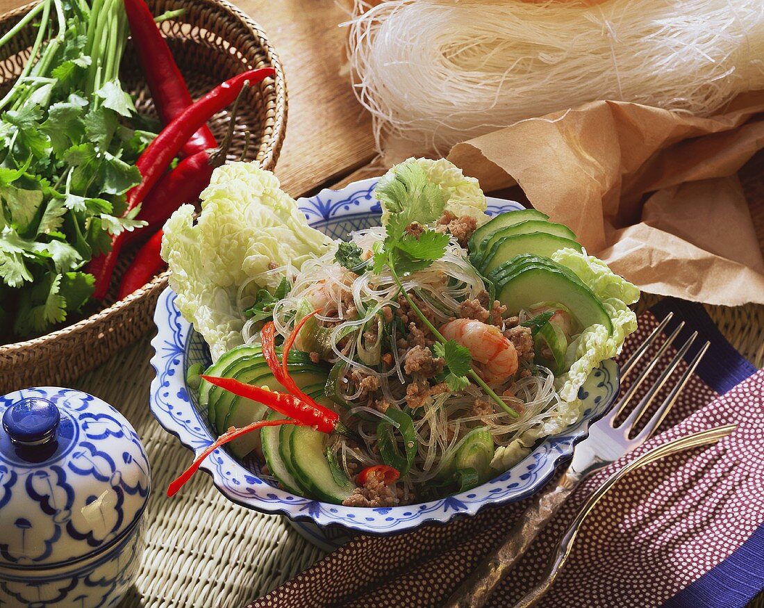 Glass noodle salad with mince, cucumber and shrimps
