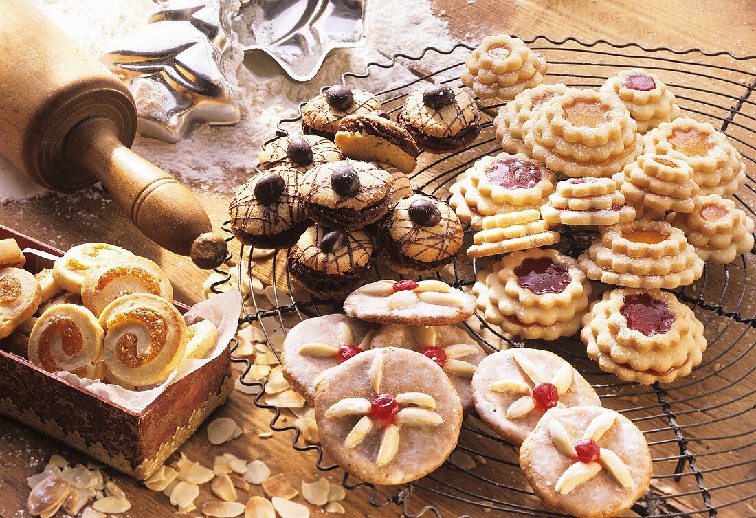 Christmas baking: gingerbread, terrace biscuit, coffee beans