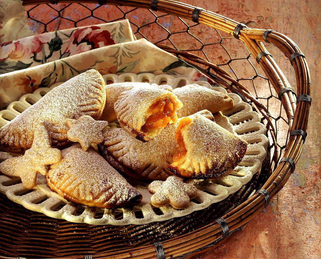 Majorcan Easter baking: pasties and biscuits
