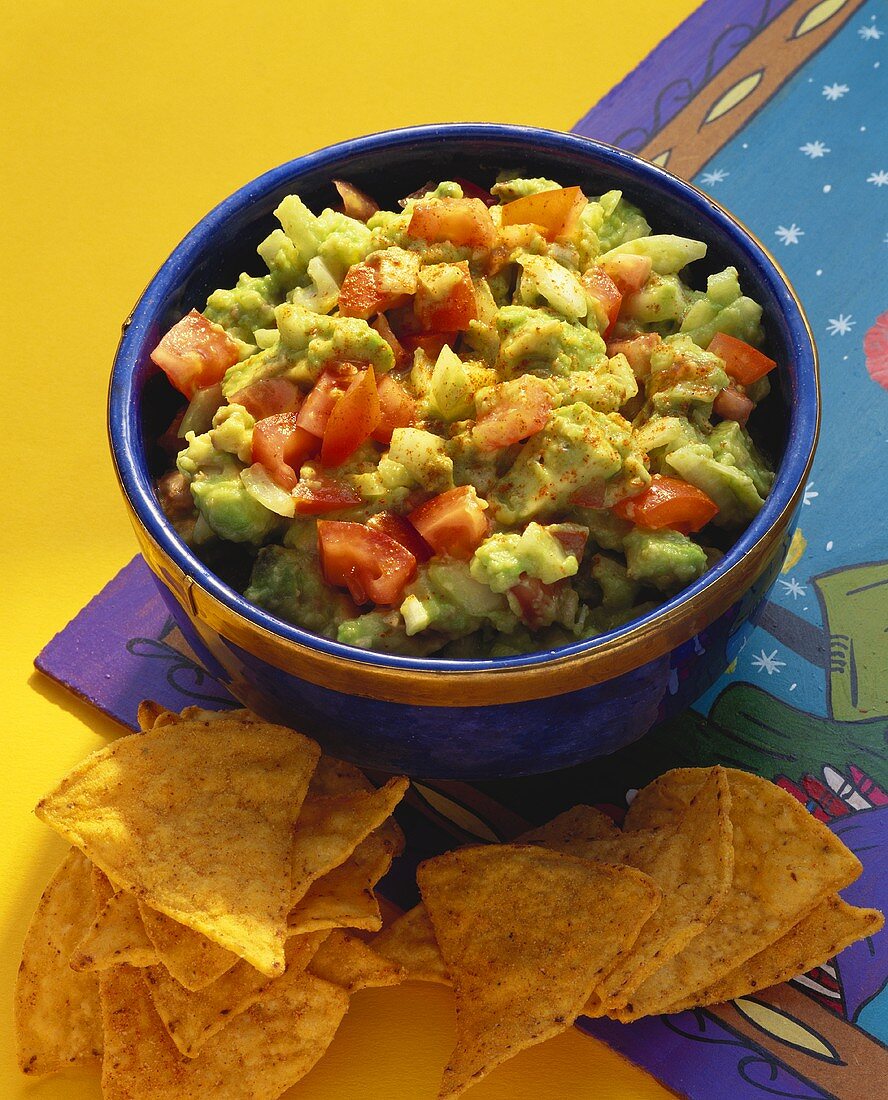 Guacamole mit Tomatenstücken