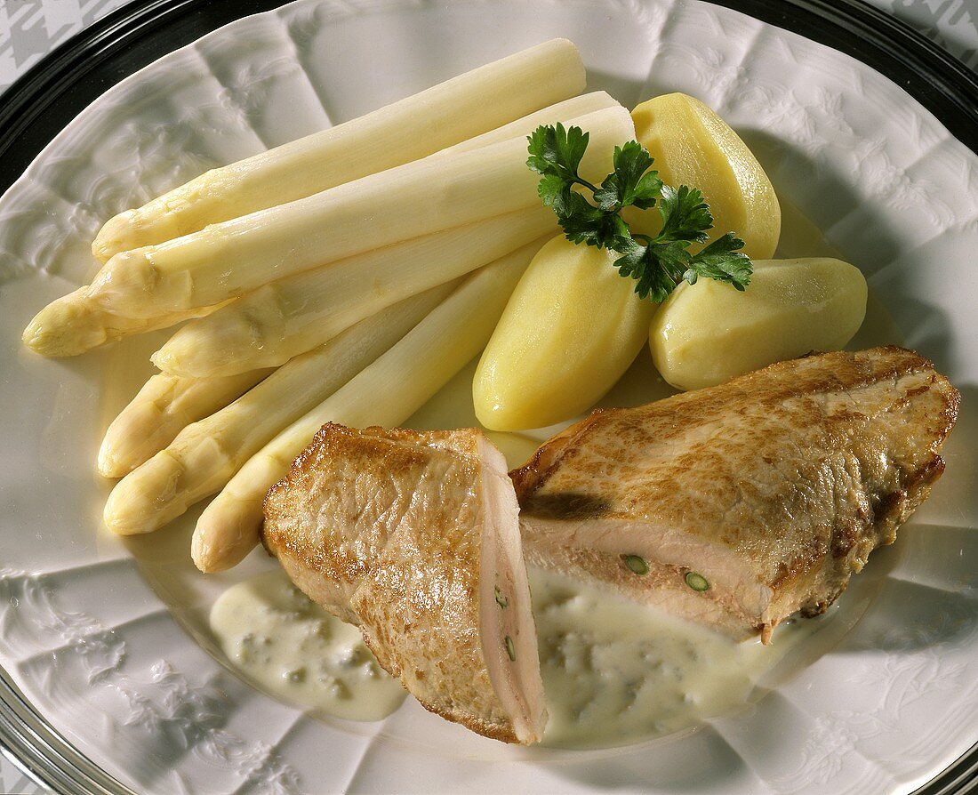 Asparagus with stuffed veal escalope and gorgonzola sauce