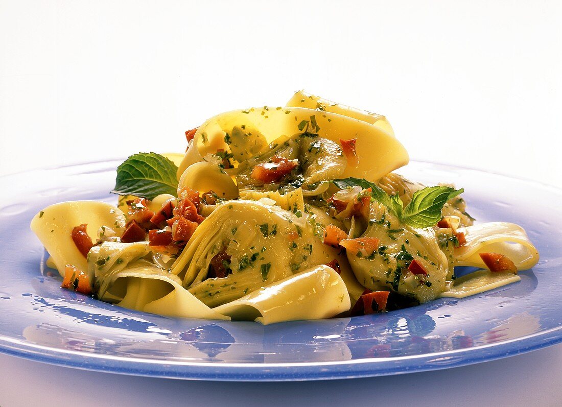 Pappardelle coi carciofi (Bandnudeln mit Artischockensauce)