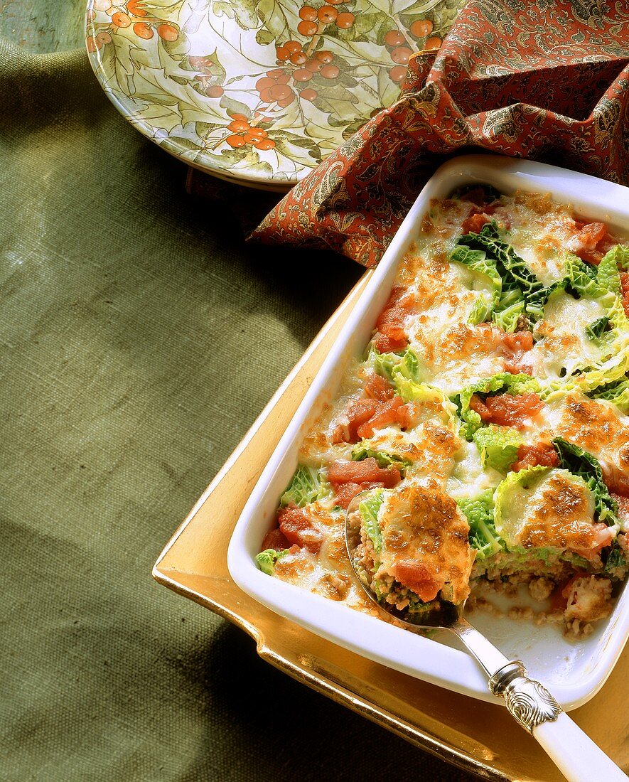 Savoy and mince casserole with tomatoes