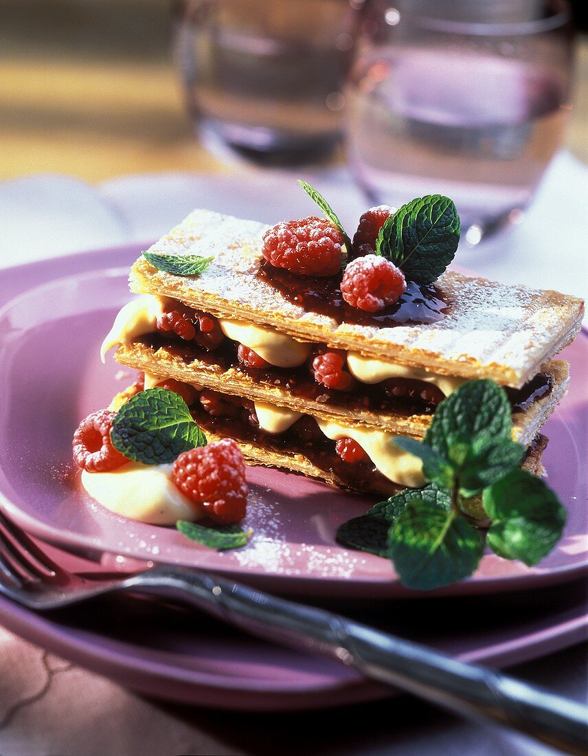 Himbeer-Blätterteig-Schnitte mit Vanillecreme