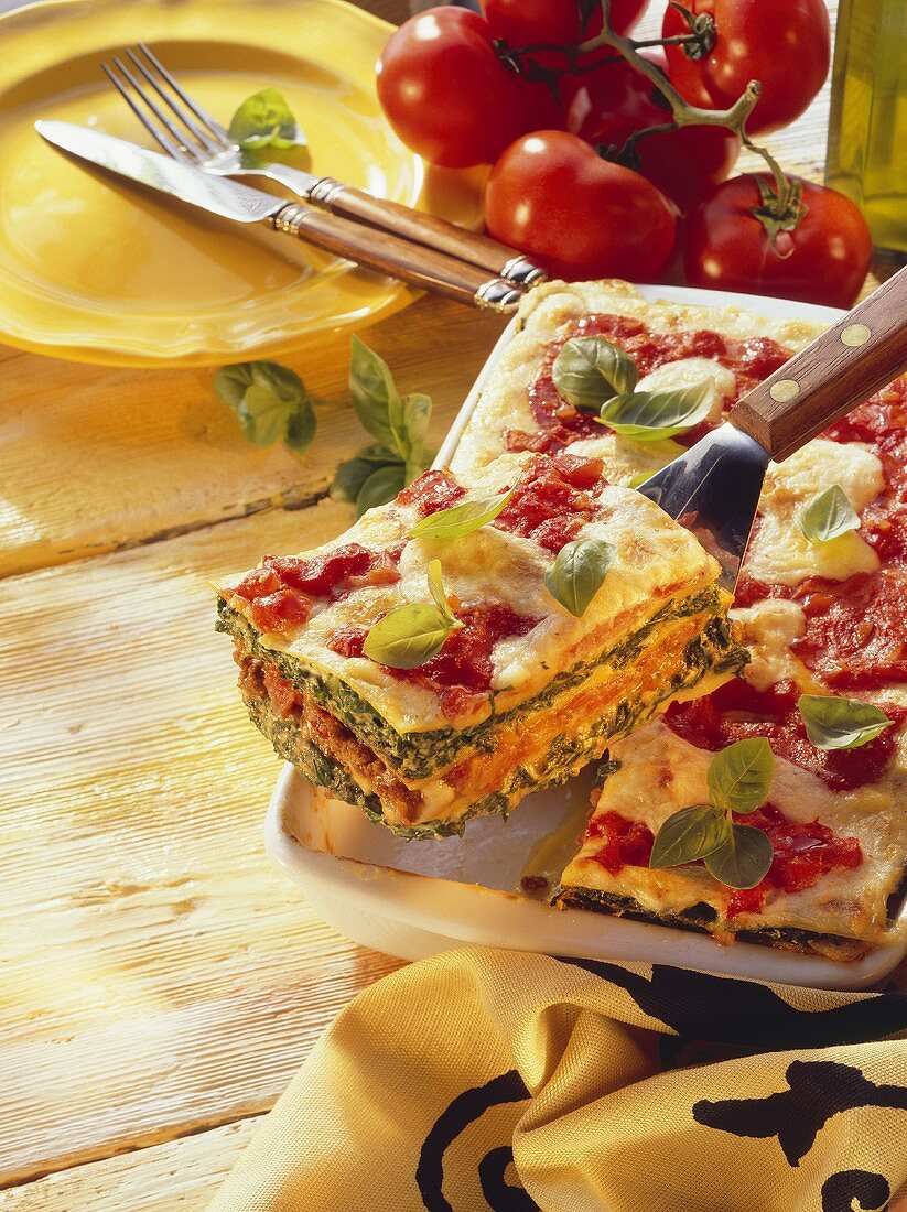 Spinat-Hackfleisch-Lasagne mit Tomaten & Basilikum