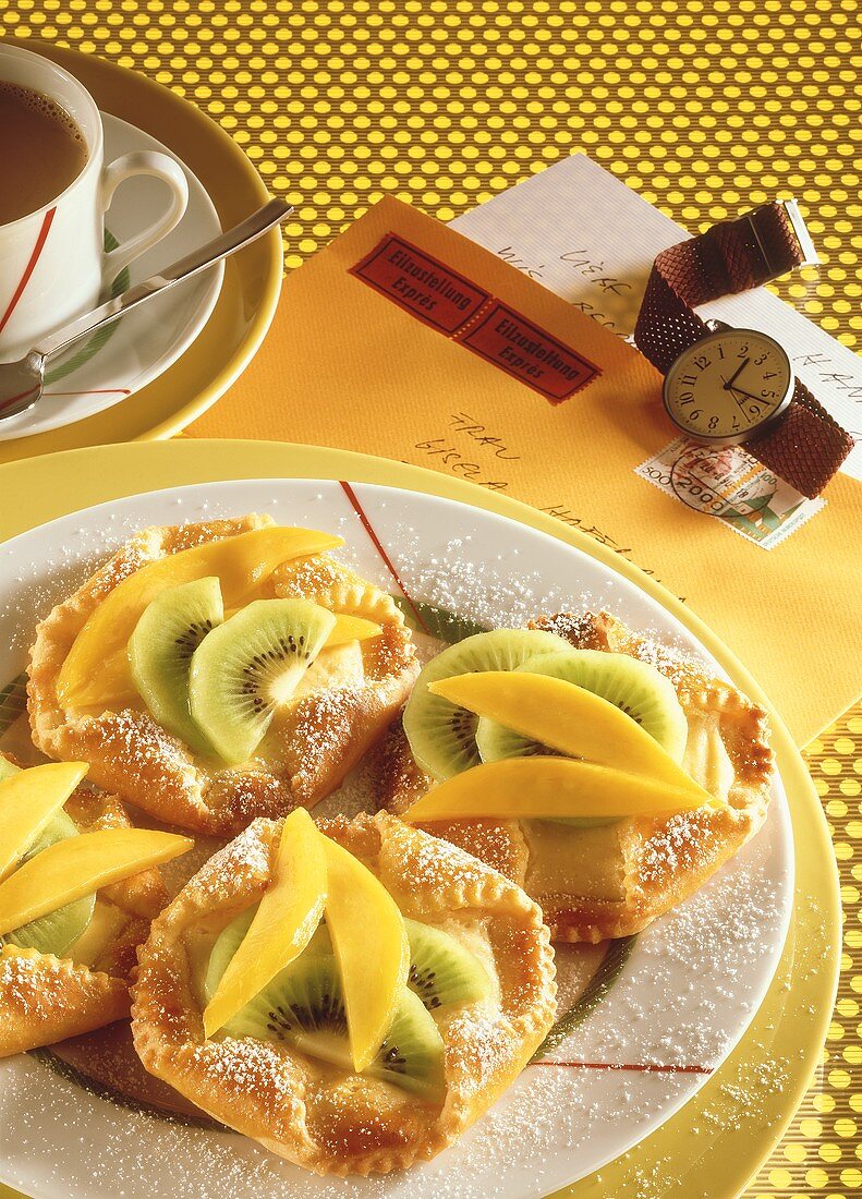 Puff pastry tartlet with cream filling & exotic fruits