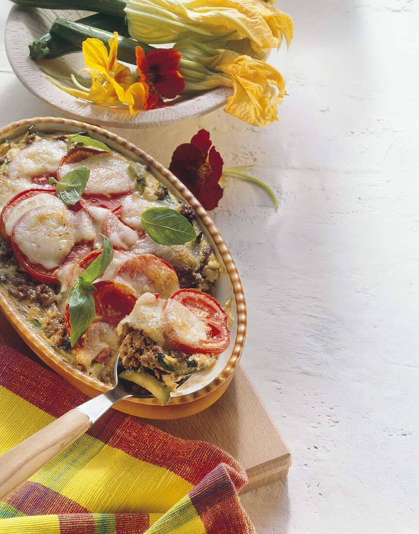 Hackfleisch-Gemüse-Auflauf mit Tomaten & Mozzarella