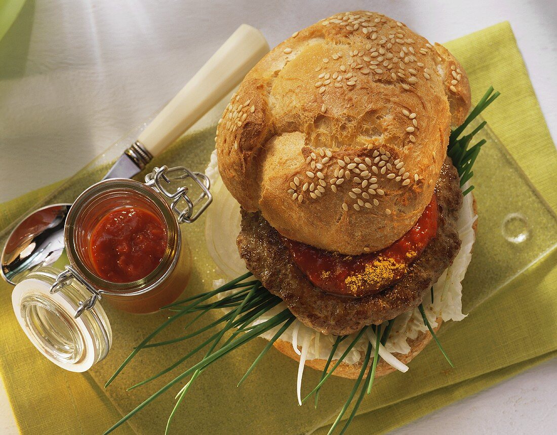 Curry-Burger mit Paprikacreme