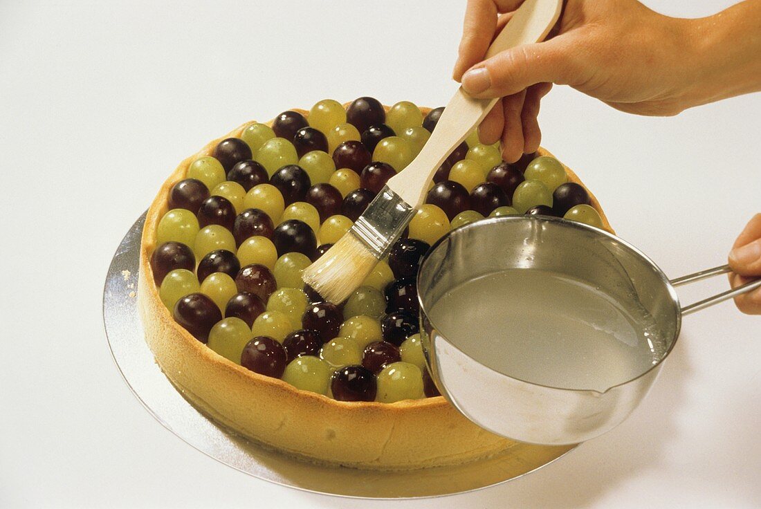 Icing grape cake 