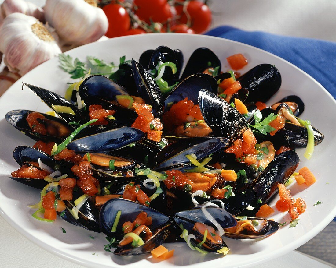 Cozze alla napoletana (Mussels with tomatoes, Italy)