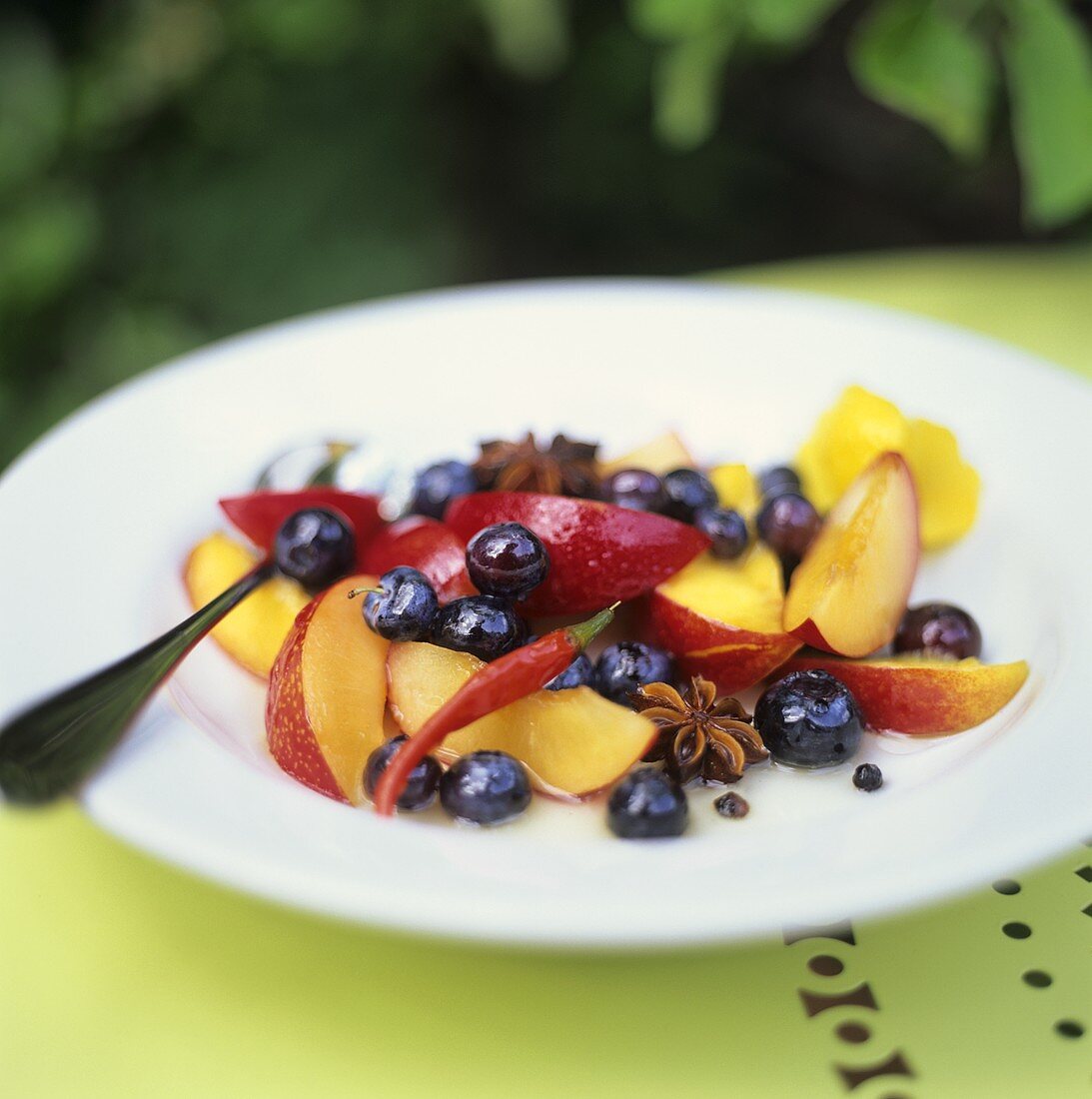 Obstsalat mit Chilischote