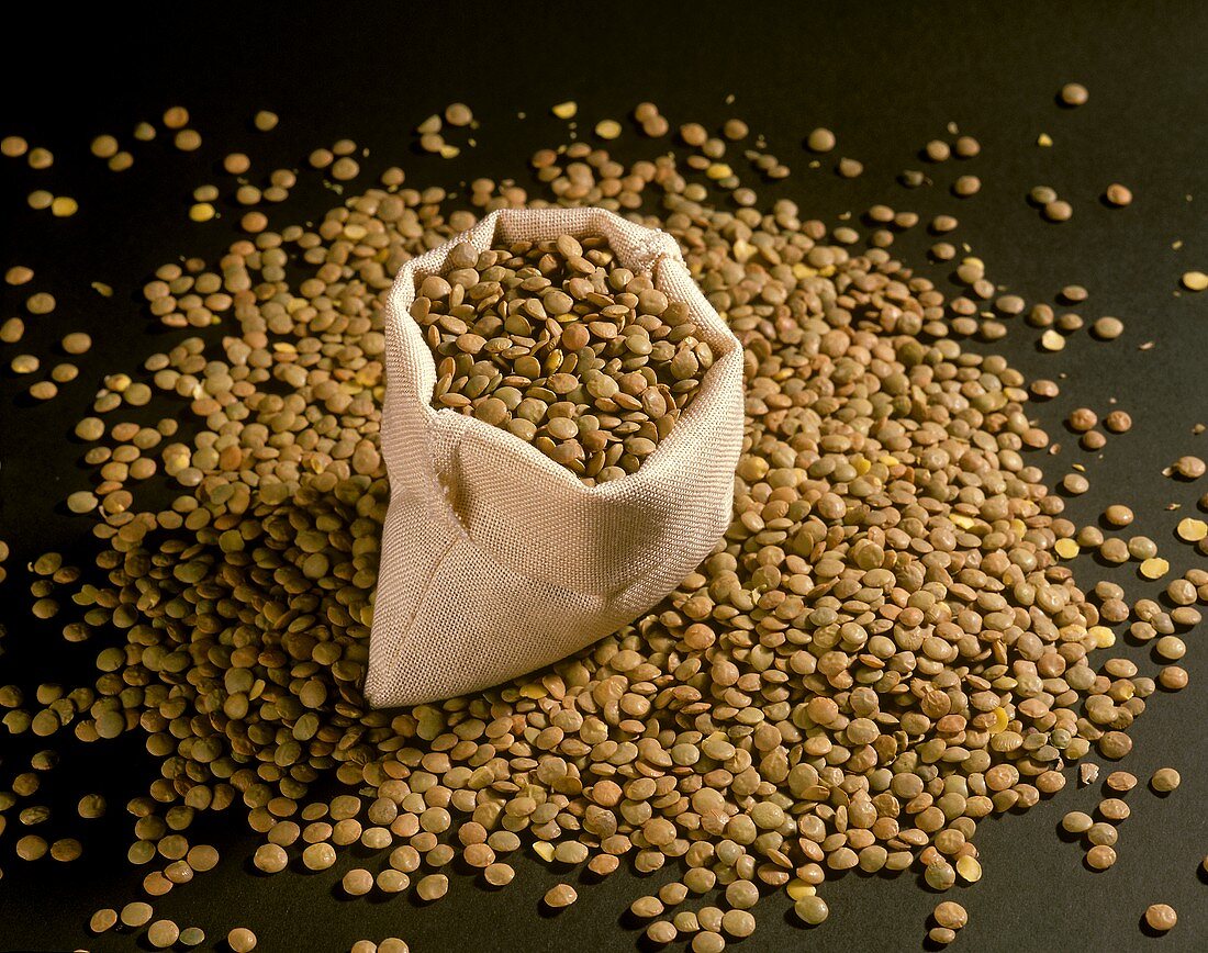 Brown lentils in small bag